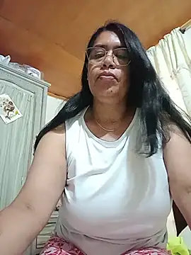 Snapshot of Emilif_ chatting on 07/28/26, 03:54 Emilif online show from 07/28/26, 03:54