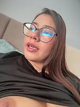 Snapshot of Saracalderon chatting on 07/28/26, 02:35 Saracalderon online show from 07/28/26, 02:35