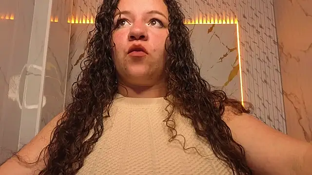 Snapshot of Cony_curly_b chatting on 06/23/26, 03:04 Cony curly b online show from 06/23/26, 03:04