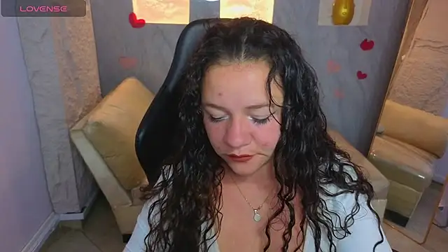 Snapshot of Cony_curly_b chatting on 07/16/26, 03:01 Cony curly b online show from 07/16/26, 03:01