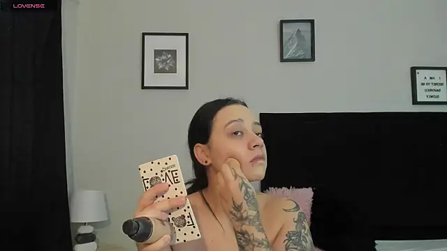 Snapshot of Sara_B chatting on 07/18/26, 06:01 Sara B online show from 07/18/26, 06:01