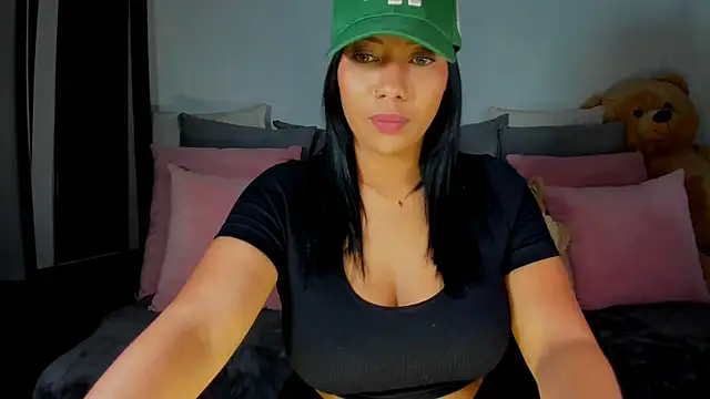 NicolePasqualott online show from 02/11/25, 07:48