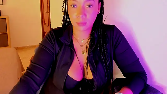 NicolePasqualott online show from 10/05/25, 07:45