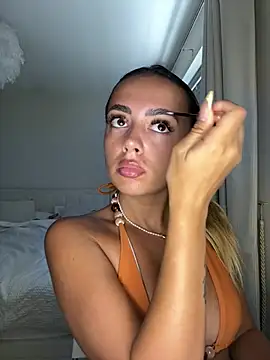 Harrietbronzex online show from 06/26/26, 11:36