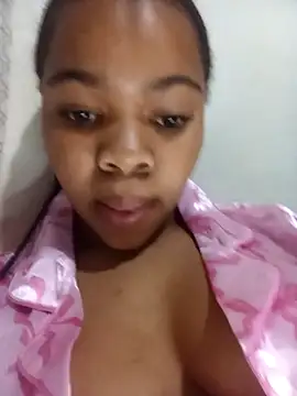 Snapshot of noanza chatting on 06/19/26, 05:39 noanza online show from 06/19/26, 05:39