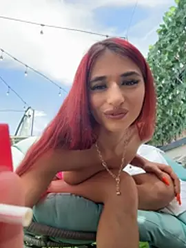 Snapshot of VixenRosse chatting on 07/07/26, 07:23 VixenRosse online show from 07/07/26, 07:23