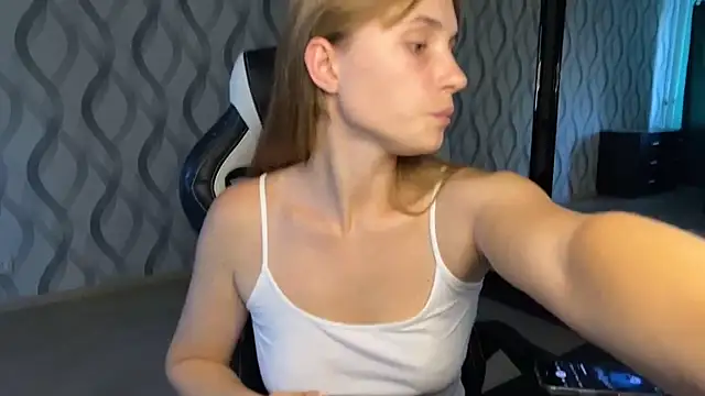 Snapshot of Miss_Luna_meow chatting on 07/01/26, 04:07 Miss Luna meow online show from 07/01/26, 04:07