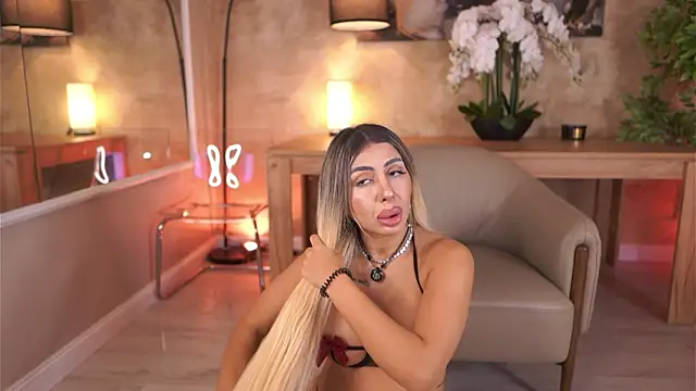 Snapshot of LucyyRosse chatting on 07/13/26, 08:06 LucyyRosse online show from 07/13/26, 08:06
