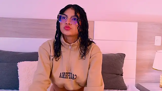 Snapshot of MelodyAlvarez chatting on 07/13/26, 11:35 MelodyAlvarez online show from 07/13/26, 11:35