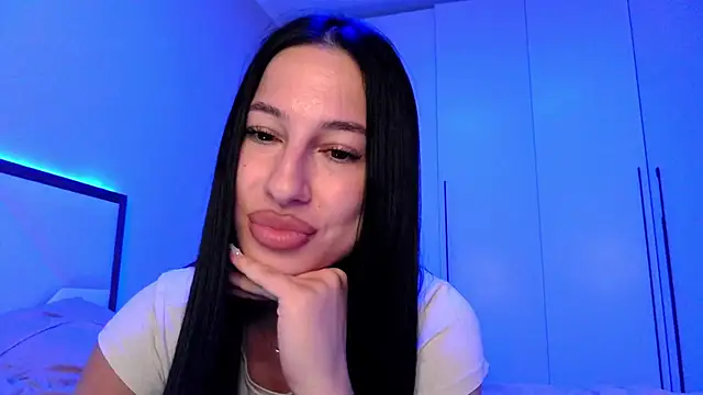 Snapshot of delly_llove chatting on 06/17/26, 07:59 delly llove online show from 06/17/26, 07:59