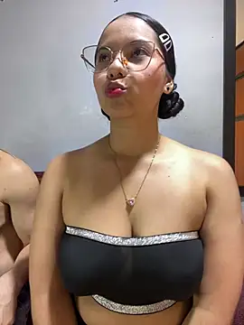 Snapshot of ColombianSexyCouple_ chatting on 07/06/26, 05:26 ColombianSexyCouple online show from 07/06/26, 05:26