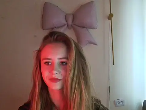 Snapshot of MyLittle_Flame_ chatting on 07/03/26, 12:11 MyLittle Flame online show from 07/03/26, 12:11