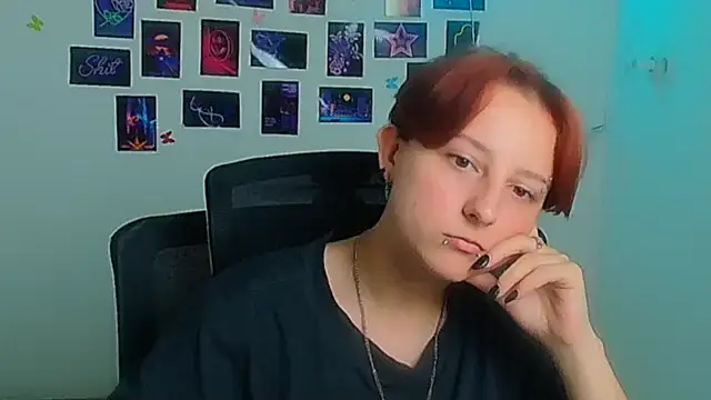 Snapshot of Dilara_Kiss_ chatting on 06/17/26, 12:18 Dilara Kiss online show from 06/17/26, 12:18