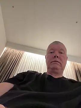 Snapshot of cumboy chatting on 12/27/24, 03:37 cumboy online show from 12/27/24, 03:37