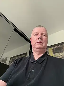 Snapshot of cumboy chatting on 03/10/25, 11:10 cumboy online show from 03/10/25, 11:10