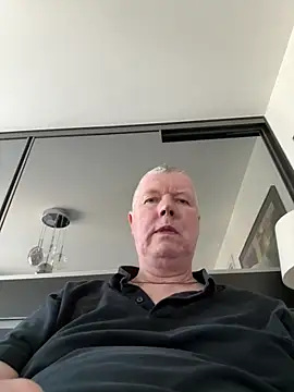 Snapshot of cumboy chatting on 03/18/25, 11:19 cumboy online show from 03/18/25, 11:19