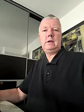 Snapshot of cumboy chatting on 10/14/25, 09:10 cumboy online show from 10/14/25, 09:10