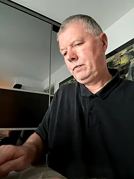 Snapshot of cumboy chatting on 10/20/25, 04:18 cumboy online show from 10/20/25, 04:18