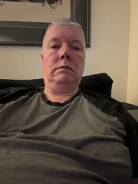 Snapshot of cumboy chatting on 12/15/25, 12:04 cumboy online show from 12/15/25, 12:04