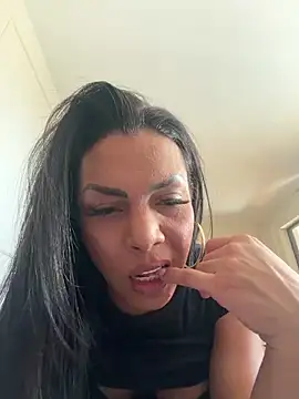 Snapshot of latinasexydoll chatting on 06/17/26, 11:01 latinasexydoll online show from 06/17/26, 11:01