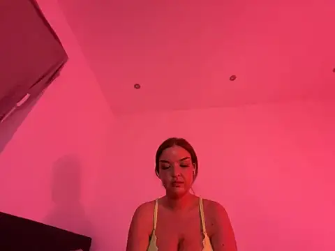 Snapshot of elina_amara_ chatting on 06/18/26, 10:03 elina amara online show from 06/18/26, 10:03