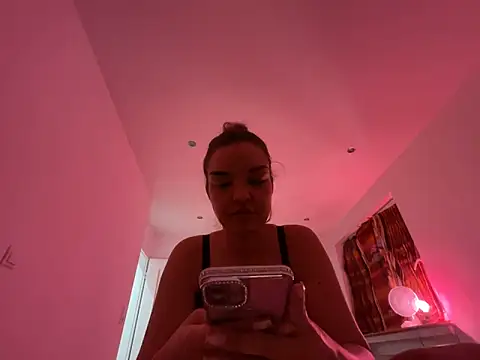 Snapshot of elina_amara_ chatting on 06/19/26, 10:35 elina amara online show from 06/19/26, 10:35