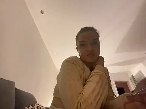 Snapshot of elina_amara_ chatting on 07/22/26, 08:33 elina amara online show from 07/22/26, 08:33
