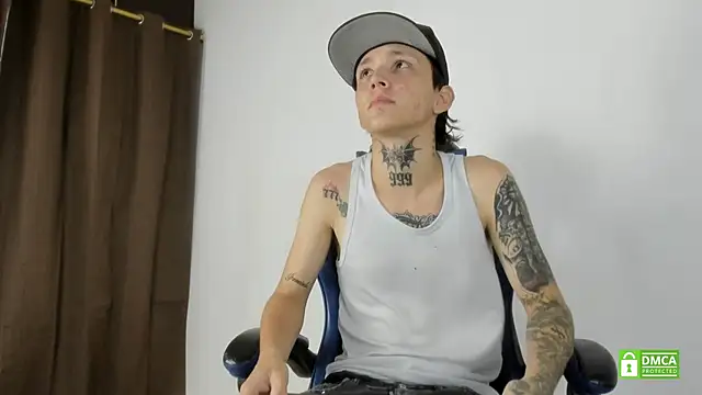 Snapshot of Nick_TattooedGuy chatting on 06/19/26, 07:17 Nick TattooedGuy online show from 06/19/26, 07:17