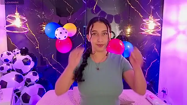 ZoeBlissX online show from 06/25/26, 11:37
