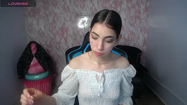 Snapshot of KiaraStar_ch chatting on 07/24/26, 08:29 KiaraStar ch online show from 07/24/26, 08:29