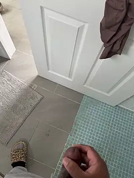 Snapshot of mathewuk chatting on 06/17/26, 12:40 mathewuk online show from 06/17/26, 12:40