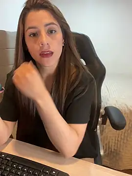 Snapshot of vivian_segreti chatting on 06/27/26, 12:26 vivian segreti online show from 06/27/26, 12:26