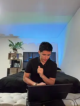 Snapshot of SantiLux_ chatting on 06/20/26, 03:53 SantiLux online show from 06/20/26, 03:53