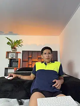 Snapshot of SantiLux_ chatting on 06/22/26, 06:10 SantiLux online show from 06/22/26, 06:10
