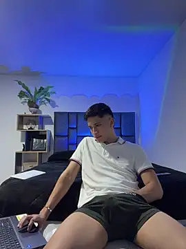 Snapshot of SantiLux_ chatting on 06/25/26, 05:12 SantiLux online show from 06/25/26, 05:12