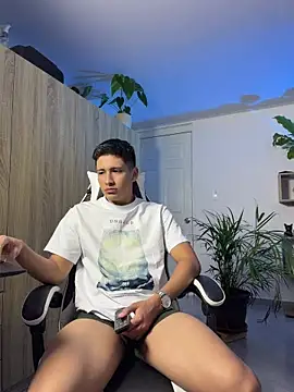 Snapshot of SantiLux_ chatting on 07/02/26, 04:51 SantiLux online show from 07/02/26, 04:51