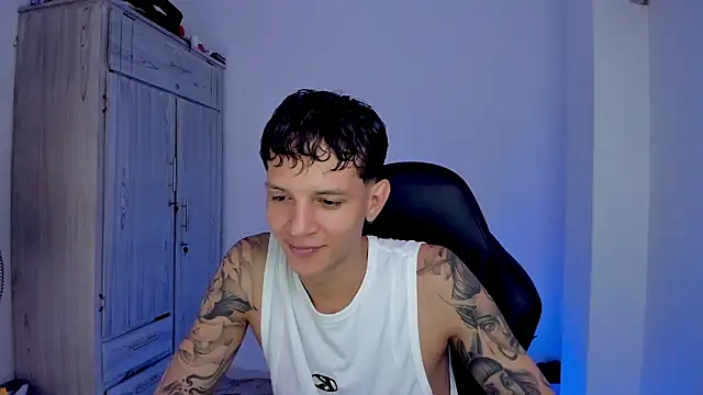 Snapshot of tylerrnova chatting on 08/01/26, 04:12 tylerrnova online show from 08/01/26, 04:12