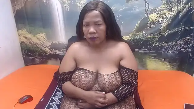 Snapshot of CURVYELEGANCExxx chatting on 07/15/26, 04:40 CURVYELEGANCExxx online show from 07/15/26, 04:40
