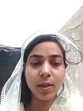 Snapshot of Simran_143 chatting on 06/17/26, 12:40 Simran 143 online show from 06/17/26, 12:40