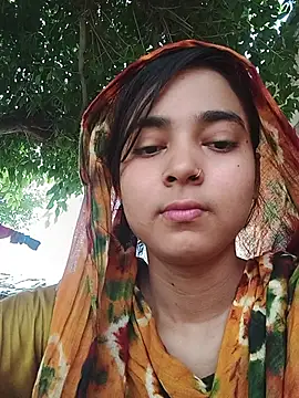 Snapshot of Simran_143 chatting on 07/15/26, 04:18 Simran 143 online show from 07/15/26, 04:18
