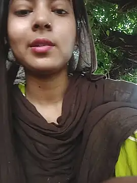 Snapshot of Simran_143 chatting on 07/26/26, 05:04 Simran 143 online show from 07/26/26, 05:04