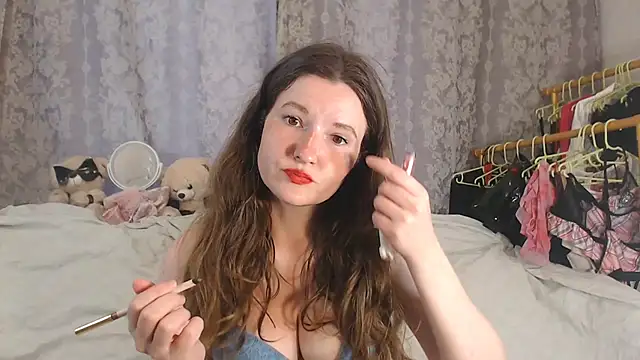 Snapshot of ChloeBrooklyn chatting on 06/24/26, 02:05 ChloeBrooklyn online show from 06/24/26, 02:05