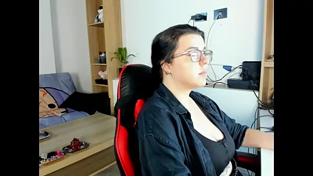 Snapshot of Meloh_Molly chatting on 07/04/26, 02:51 Meloh Molly online show from 07/04/26, 02:51