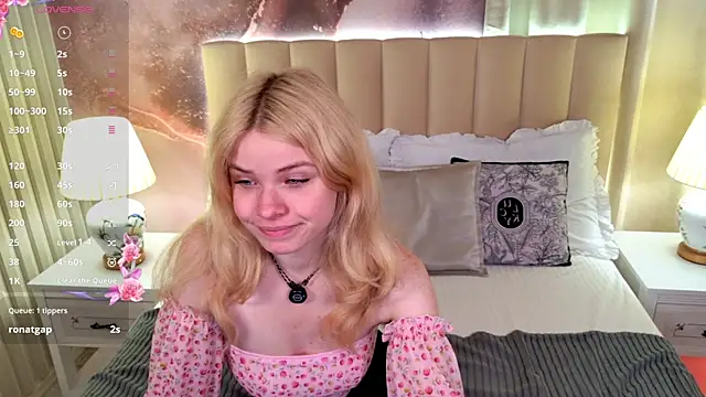 ChloeWells online show from 07/25/26, 03:37