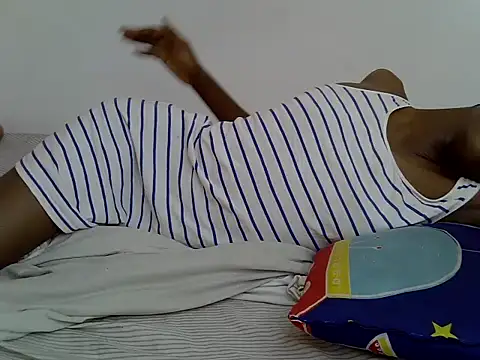 Snapshot of Beutypetite1 chatting on 07/03/26, 01:17 Beutypetite1 online show from 07/03/26, 01:17
