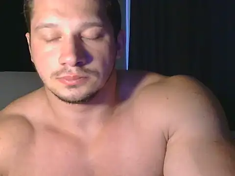 Snapshot of Body_777_ chatting on 07/06/26, 01:52 Body 777 online show from 07/06/26, 01:52