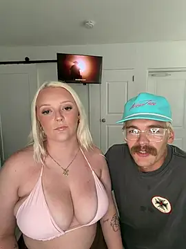 Snapshot of Blondebarbie21 chatting on 06/26/26, 08:57 Blondebarbie21 online show from 06/26/26, 08:57
