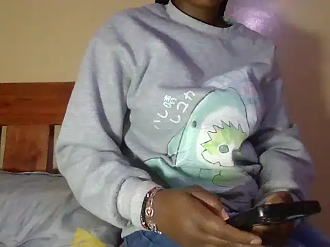 Snapshot of Priscay chatting on 07/17/26, 04:41 Priscay online show from 07/17/26, 04:41