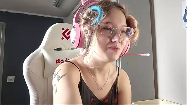 FunnyLila online show from 07/01/26, 05:20