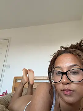 Snapshot of prettypeachyxx chatting on 06/19/26, 06:01 prettypeachyxx online show from 06/19/26, 06:01